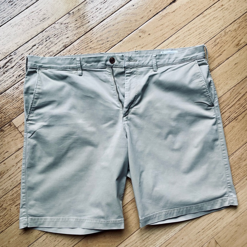 GAP Men's Classic Cream Khaki Shorts